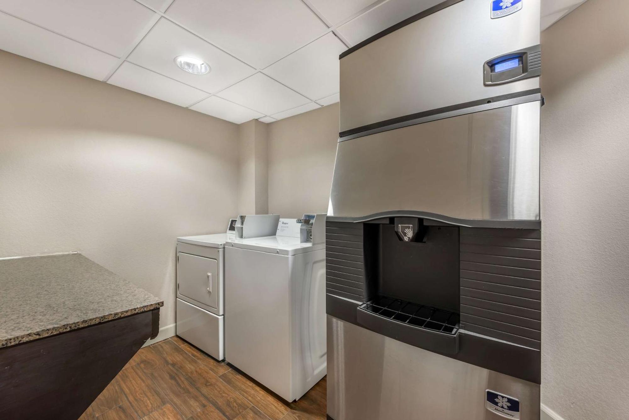 Best Western Plus Peak Vista Inn & Suites Colorado Springs Esterno foto